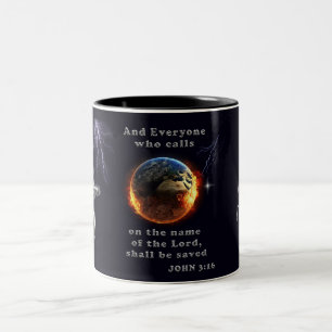 Jeder, der den Namen des Herrn anruft Zweifarbige Tasse