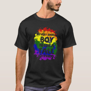 Jeder große Junge braucht einen Kurzen Freund Lesb T-Shirt