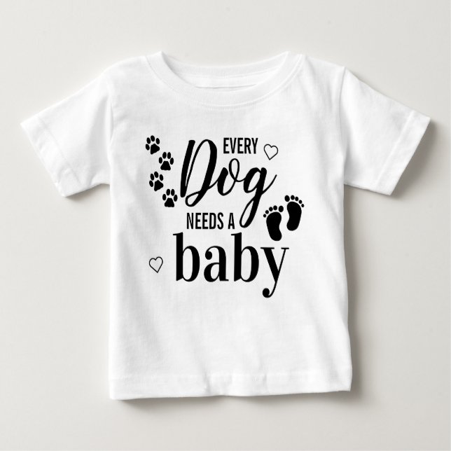 Jeder Hund braucht eine Schwangerschaftsankündigun Baby T-shirt (Vorderseite)