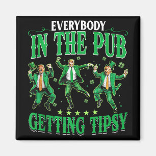 Jeder im Pub bekommt Tipsy lustigen Trump Pat Magnet