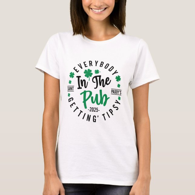Jeder im Pub wird beschwipst am St. Patrick's Day T-Shirt (Vorderseite)