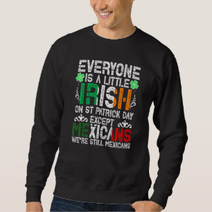 Jeder ist ein bisschen irisch am St. Patrick Day a Sweatshirt