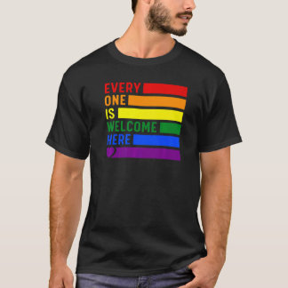 Jeder ist hier willkommen. Rainbow Lgbtq Pride Tra T-Shirt