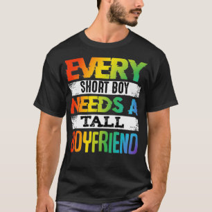 Jeder kleine Junge braucht einen großen Freund LGB T-Shirt