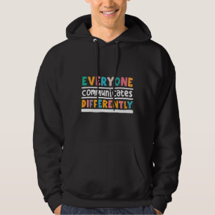 Jeder kommuniziert anders über Autismus-Bewusstsei Hoodie