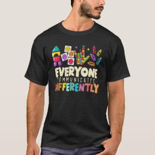 jeder kommuniziert anders über Autismus T-Shirt