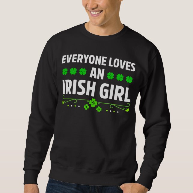 Jeder liebt ein irisches Mädchen am St. Patrick's  Sweatshirt (Vorderseite)
