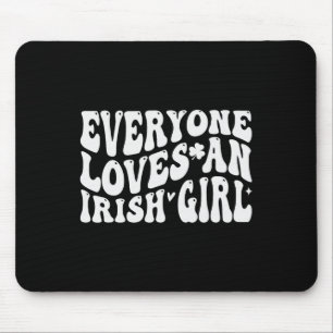 Jeder liebt ein irisches Mädchen Groovy für St. Pa Mousepad