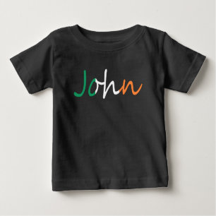 Jeder Name, der auf irischem Flaggensieg überlager Baby T-shirt