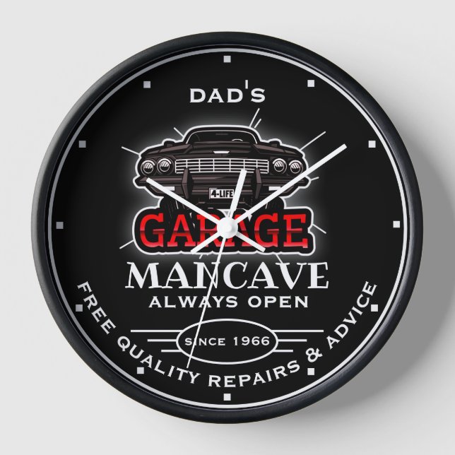 Jeder Name Garage Mancave Red Black Slogan Uhr (Vorderseite)