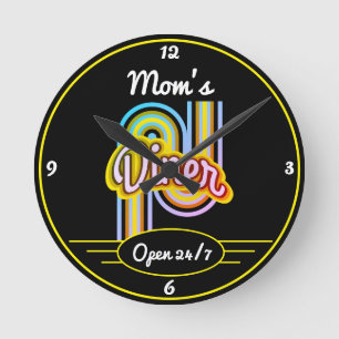 Jeder Name offen 24/7 Retro 50 Farben schwarz Runde Wanduhr