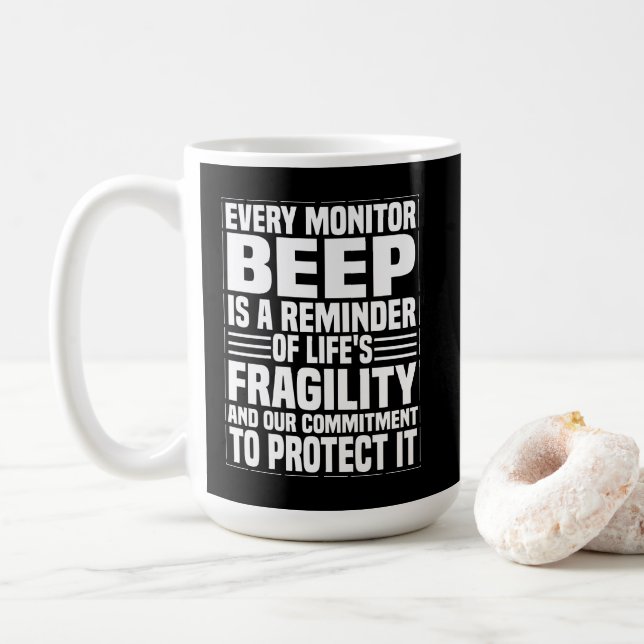Jeder Piepton zählt – Alarm & Hingabe Kaffeetasse (Mit Donut)