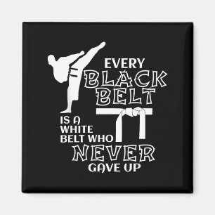 Jeder schwarze Gürtel ist ein weißer Gürtel, der n Magnet