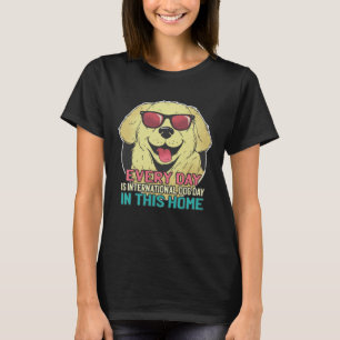 Jeder Tag ist Internationaler Hundetag Golden Retr T-Shirt