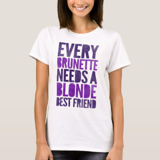 Jedes brünetter Bedarf eine Blondine T-Shirt