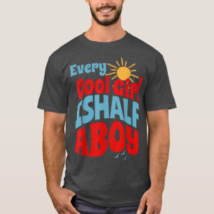 Jedes Coole Mädchen ist ein halber Junge Niedlich T-Shirt