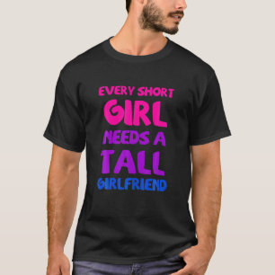 Jedes große Mädchen braucht einen Kurzen Freund Le T-Shirt
