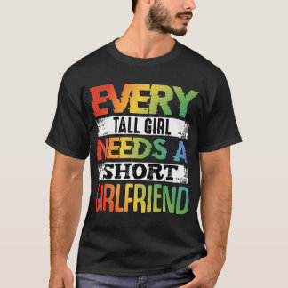Jedes große Mädchen braucht Kurze Freundin Lgbt Va T-Shirt