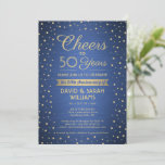 JEDES JAHR Jubiläum Cheers Confetti Blue und Gold Einladung<br><div class="desc">Mit dieser stilvollen Jubiläumsfeier laden Sie Familie und Freunde zu einem eleganten Meilenstein ein. Das Design besticht durch moderne Goldfolien-Konfetti-Punkte und Vintage Kunst Deko inspirierte Typografie auf einem marineblau Imitat gebürsteten Edelstahl-Hintergrund. Bitte beachten Sie, dass der Text farbig gedruckt ist, nicht metallische Folie. Diese Karte ist für ein goldenes 50....</div>