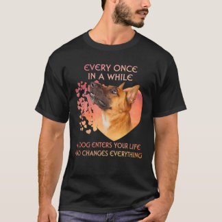 Jedes Mal kommt ein belgischer Malinoi auf dich. T-Shirt