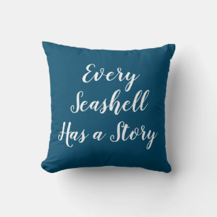 Jedes Seashell verfügt über ein story Beach Throw Kissen