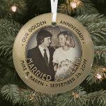 Jeglicher Text 1 Foto Golden 50. Wedding Anniversa Ornament Aus Glas<br><div class="desc">Feiern Sie ein fröhliches goldenes 50-jähriges Hochzeitstag mit einem maßgeschneiderten Foto "Verheiratet 50 Jahre" schwarz und goldfarben rund Glas Weihnachtsschmuck. Bild und Text auf dieser Vorlage sind einfach zu personalisieren. (IMAGE & TEXT DESIGN TIPS: 1) Um die Position der Formulierung anzupassen, fügen Sie Leerzeichen am Anfang oder Ende. 2) Um...</div>