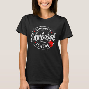 Jemand in Edinburgh Schottland liebt mich T-Shirt