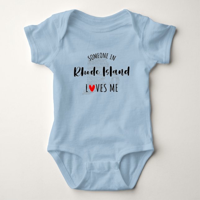 Jemand in Rhode Island Lieben Me Map Baby Bodysuit Strampler (Vorderseite)