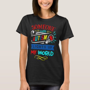 Jemand mit Autismus beleuchtet meine Welt T-Shirt