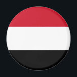 Jemen-Flagge Magnet<br><div class="desc">Die Flagge des Jemen (Arabisch: ع م ا ل ي م لن Jemen) wurde am 22. Mai 1990 adoptiert, dem Tag, an dem Nord-Jemen und Südjemen vereint wurden. Die Fahne ist im Wesentlichen die arabische Liberationsflagge von 1952, die nach der ägyptischen Revolution von 1952 eingeführt wurde, in der der arabische...</div>
