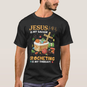 Jesus ist mein Erlöser Häkeln ist meine Therapie  T-Shirt