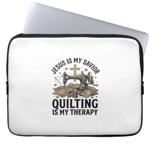 Jesus ist mein Erlöser Quilten ist meine Therapie Laptopschutzhülle