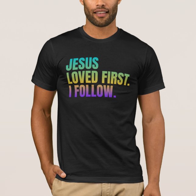 Jesus liebte zuerst. Ich folge T-Shirt (Vorderseite)