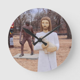 Jesus und Bigfoot Runde Wanduhr