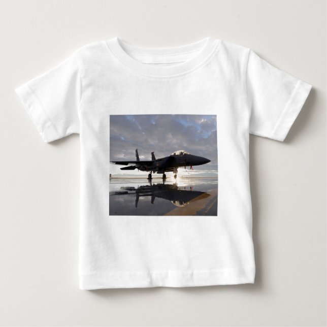 Jet kämpft über Meer Baby T-shirt (Vorderseite)