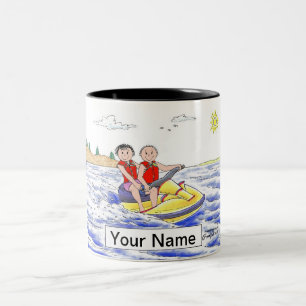 Jet Ski Riding Couple Cartoon von PrintedPerfectio Zweifarbige Tasse