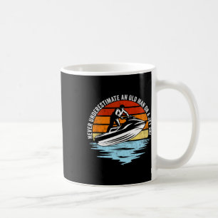 Jet Ski unterschätzt nie einen alten Mann auf eine Kaffeetasse