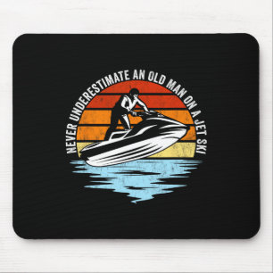 Jet Ski unterschätzt nie einen alten Mann auf eine Mousepad