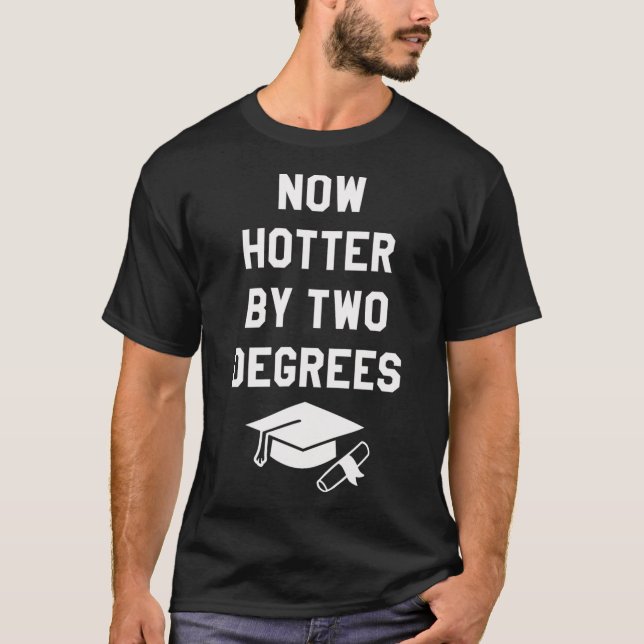 Jetzt heißer durch zwei Grad Graduierung Cap Diplo T-Shirt (Vorderseite)