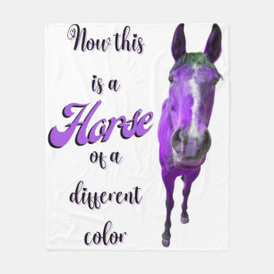 Jetzt ist das ein Pferd einer anderen Farbe Lila Fleecedecke