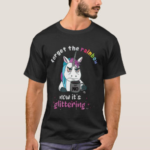 Jetzt ist es glänzend, lustig, heftig vereint mit T-Shirt