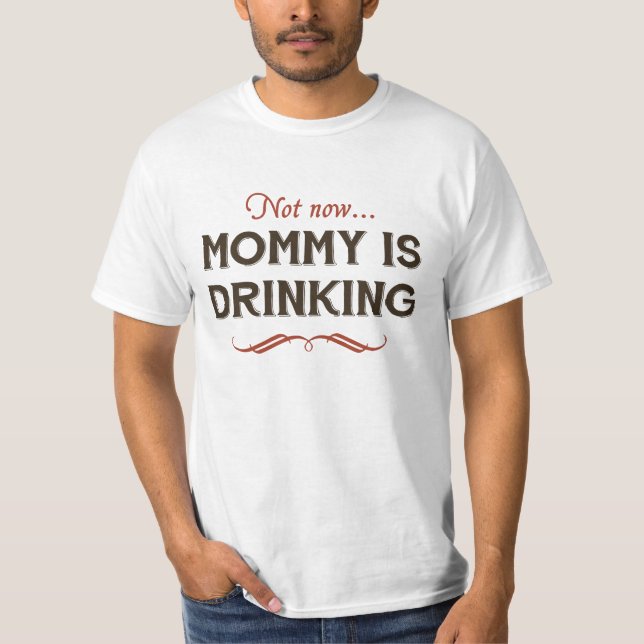 Jetzt jetzt, trinkt Mama T-Shirt (Vorderseite)