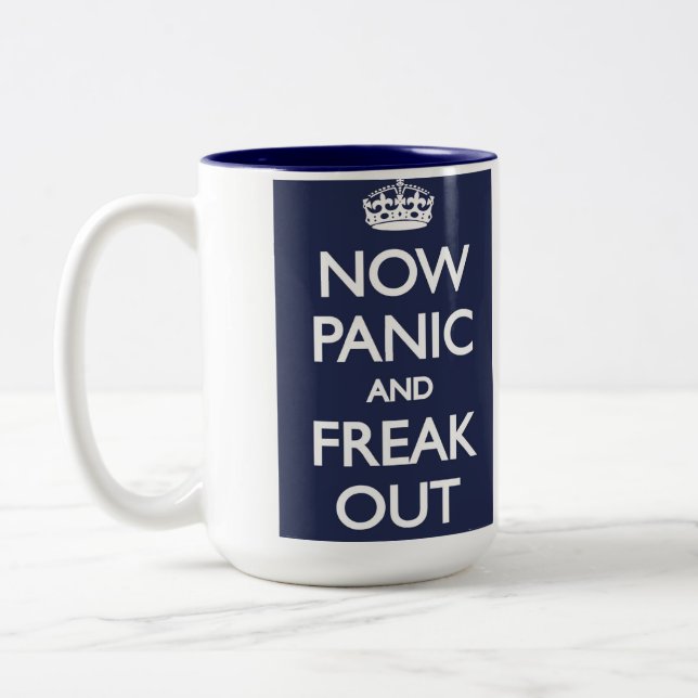 Jetzt Panik und flippen heraus aus Zweifarbige Tasse (Links)