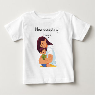 Jetzt sind Umarmungen erwünscht Baby T-shirt