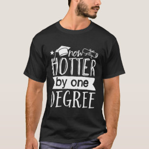 Jetzt um einen Grad heißer Abschluss Tag T-Shirt