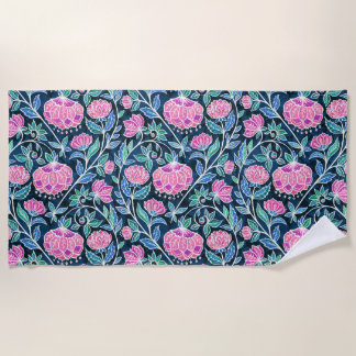 Jewel Toned Boho Chalk Chintz Floral Pattern Strandtuch