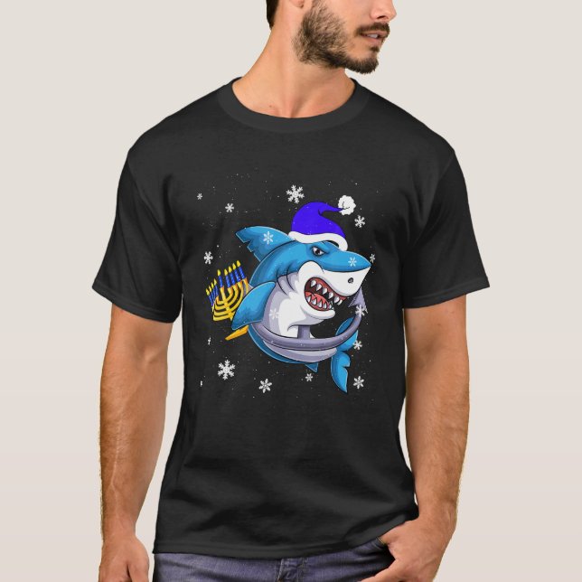 Jewish Shark Menorah Funny Hanukkah Chanukah T-Shirt (Vorderseite)