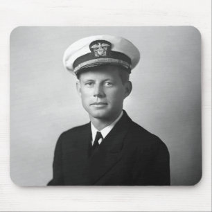 JFK, das seine Marine-Uniform trägt Mousepad