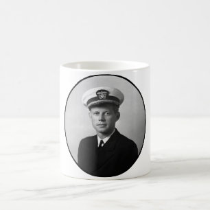 JFK, das seine Marine-Uniform trägt Tasse