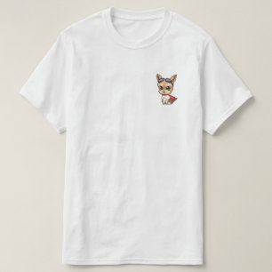 JJ Sitzen Kleines Logo mit FMF und AID Logo auf de T-Shirt
